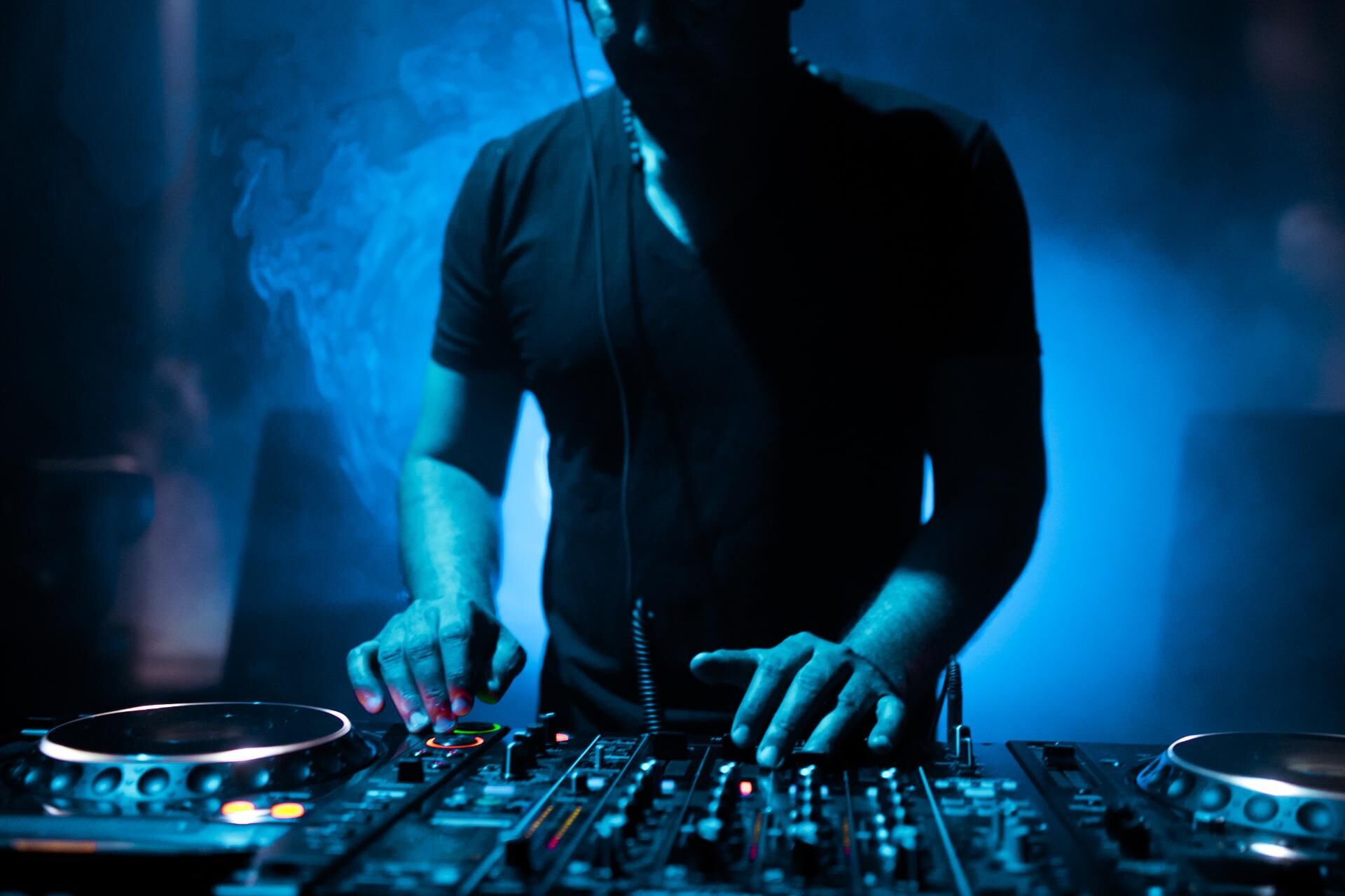 DJ